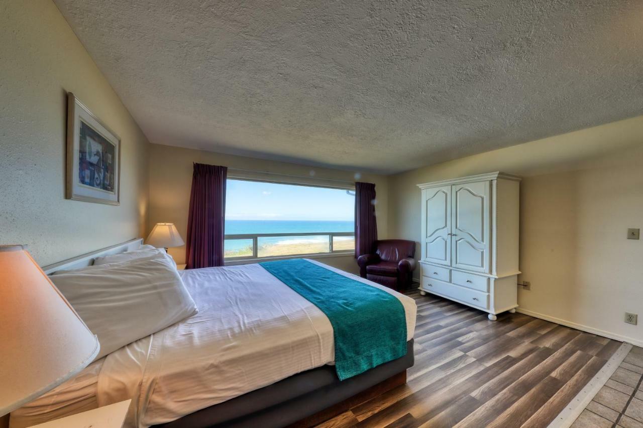 Sea Horse Ocean Front Lodging Villa Lincoln City Room photo